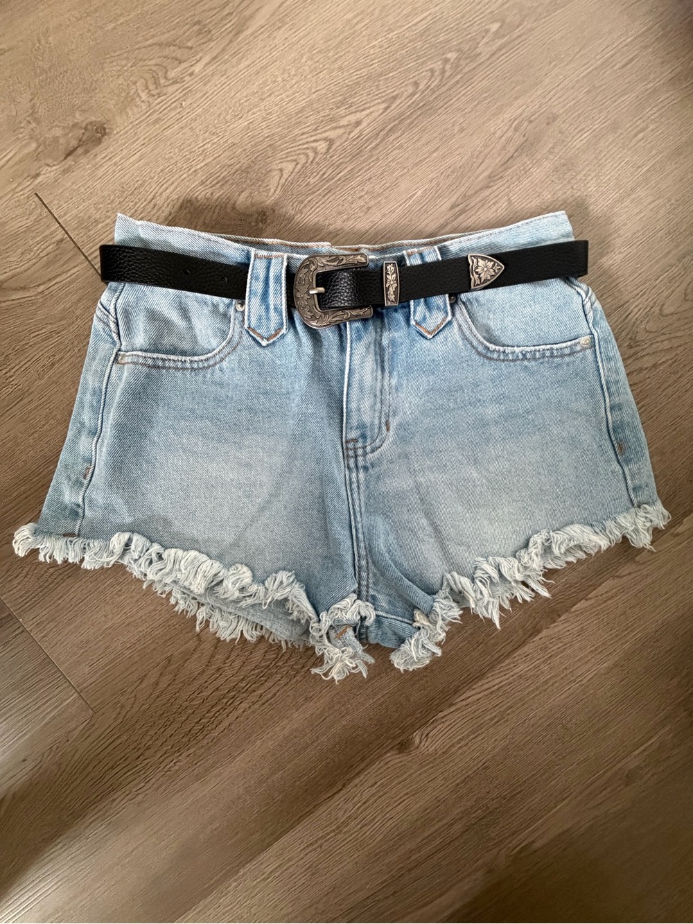 Light Wash Western Style Denim Frayed Hem Shorts